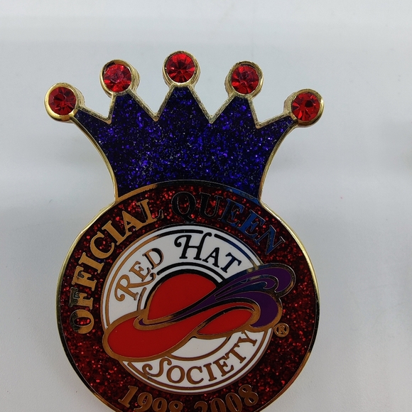 Set of 3 Red Hat Society Queen Pins Brooches LOT J14 - Picture 10 of 12